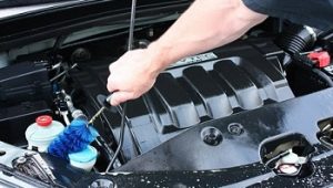 Cara Membersihkan Mesin Mobil
