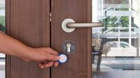 Cara Membuka Kunci Pintu yang Macet