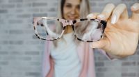 Cara Agar Kacamata Tidak Berembun